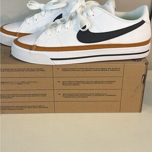 NIB NIKE WOMEN’s Court Legacy size 7 Sneakers Shoes
